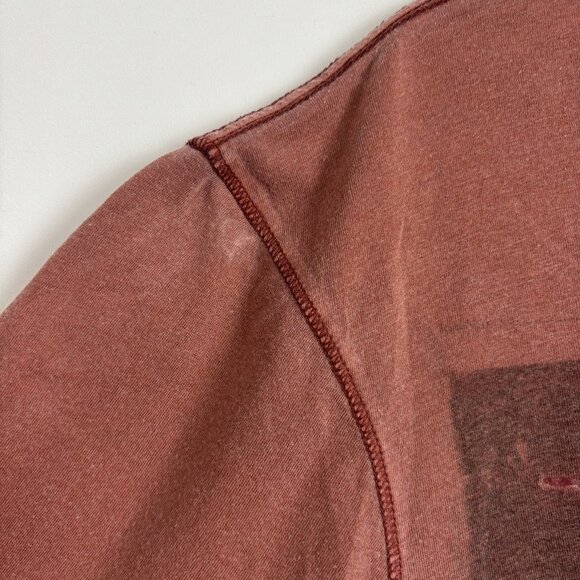 Guess XL Men Red Cotton V Neck Short Sleeve Triangle Abstract Graphic T Shirt - Picture 2 of 9